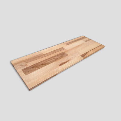 Einzelansicht einer geölten Holzplatte aus Buchenholz.