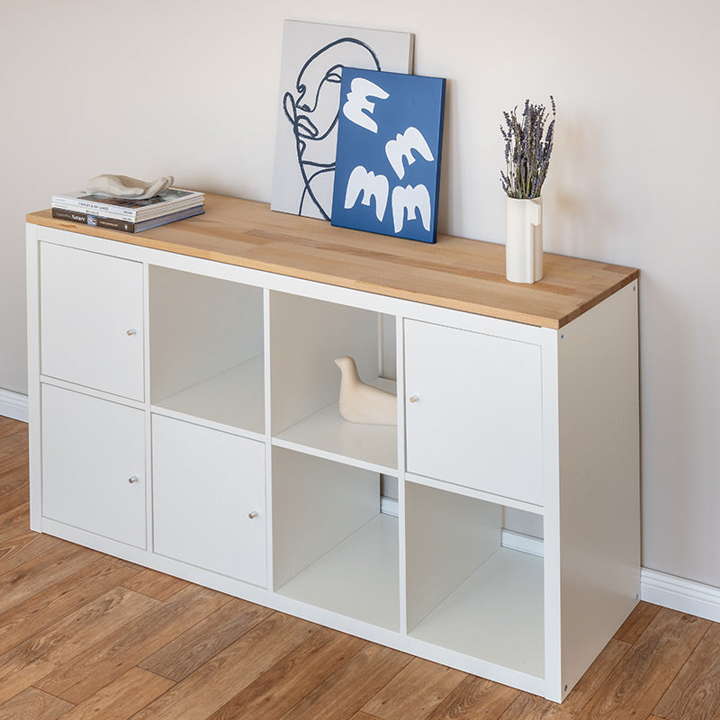 Ein 4 Fach breites IKEA Kallax Regal mit einer Vollholzplatte aus Buche. Zudem hat das Regal 4 Kallax Türen.