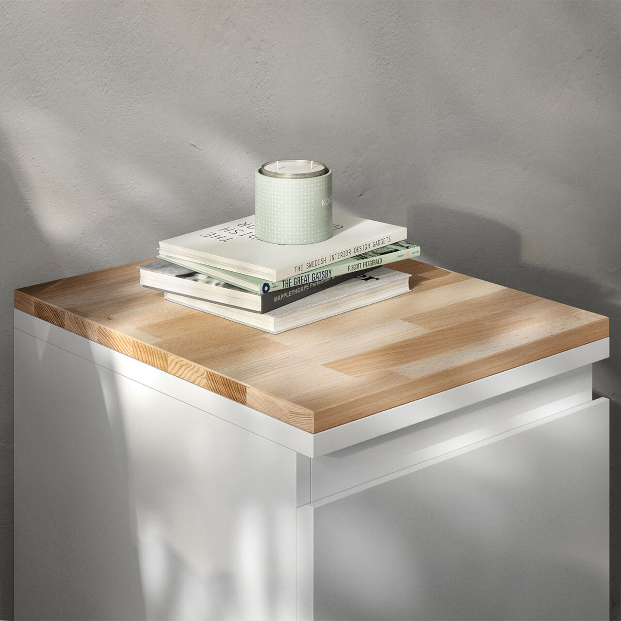 Ikea Malm Nachttisch mit geölter Massivholzplatte aus Buche und Dekoration im Schlafzimmer