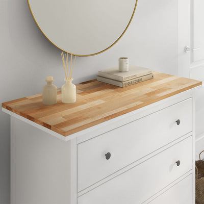 Detailansicht massive Holzplatte als Abdeckung auf Ikea Hemnes Kommode
